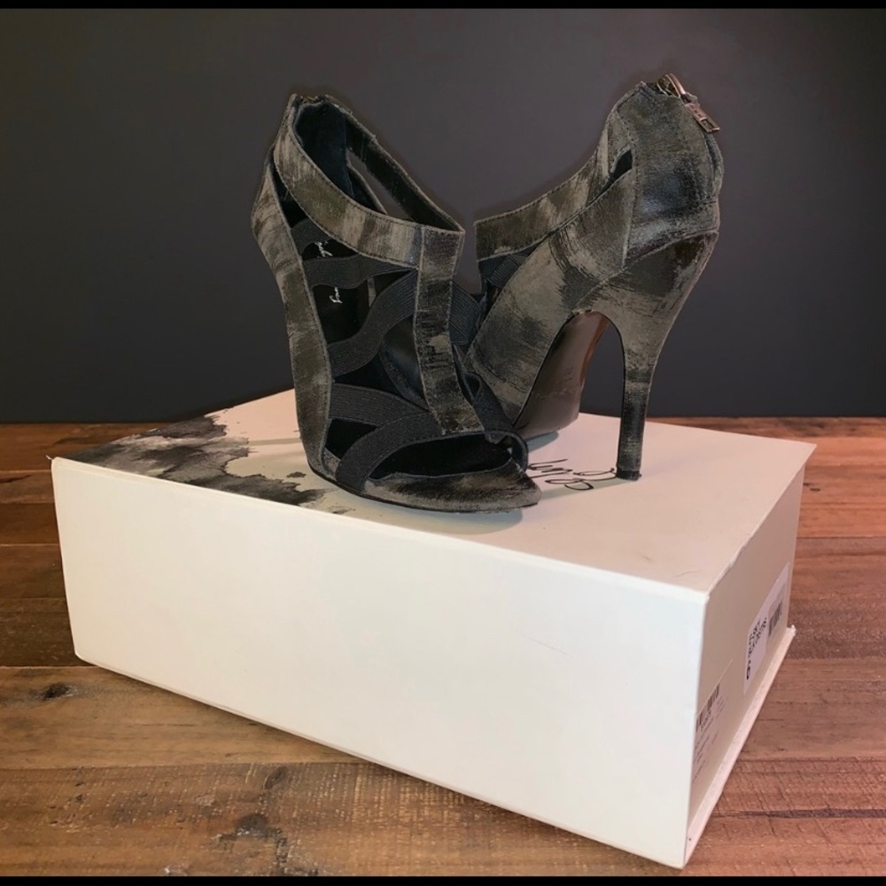 ELIZABETH & JAMES - Distressed leather booties